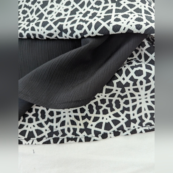 Notations Black and White Patterned Blouse - Picture 7 of 12